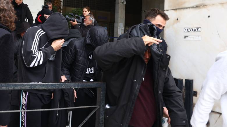 Σήμερα απολογούνται άλλοι 15 για την απάτη στον ΕΦΚΑ: Ελεύθεροι με όρους οι πρώτοι επτά