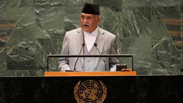 Συνελήφθη ο πρώην πρωθυπουργός του Νεπάλ για την αιματηρή καταστολή των διαδηλώσεων