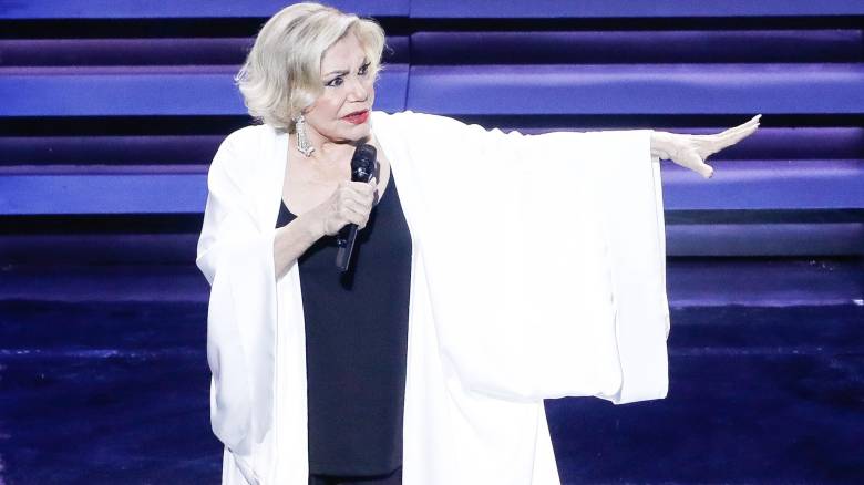 Αύριο το τελευταίο αντίο στη Μαρινέλλα: Σε λαϊκό προσκύνημα η σορός της, σε στενό κύκλο η ταφή της