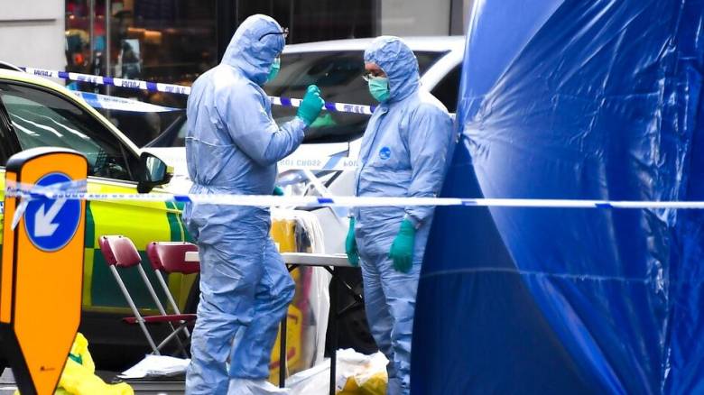 Βρετανία: Βίντεο από τη στιγμή που αυτοκίνητο πέφτει πάνω σε πεζούς - Ένας νεκρός, 20 τραυματίες