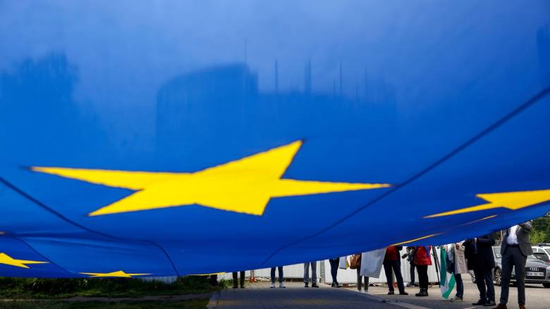 Ακροδεξιοί δήμαρχοι στη Γαλλία κατέβασαν τις ευρωπαϊκές σημαίες από τα δημαρχεία τους