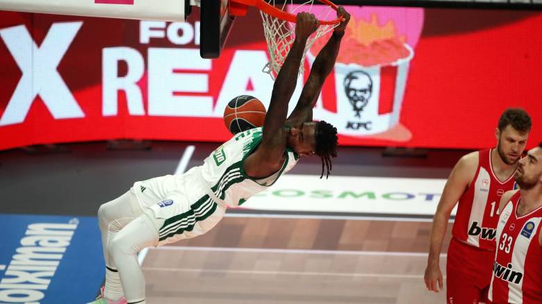 Παναθηναϊκός - Ολυμπιακός 94-101: Οι Πειραιώτες πήραν το «διπλό» σε ένα επεισοδιακό ντέρμπι