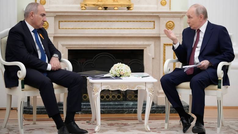 Πούτιν προς Πασινιάν: «Η ένταξη της Αρμενίας στην ΕΕ είναι «απλούστατα αδύνατη»