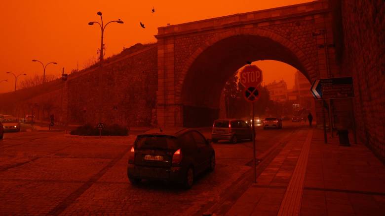 Κακοκαιρία Erminio: Απόκοσμες εικόνες σε Κρήτη, Κυκλάδες - Δρόμοι «ποτάμια» στην Εύβοια