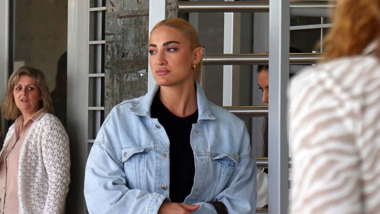 Δίκη Ιωάννας Τούνη: Ενοχή των δύο κατηγορουμένων για revenge porn προτείνει η εισαγγελέας