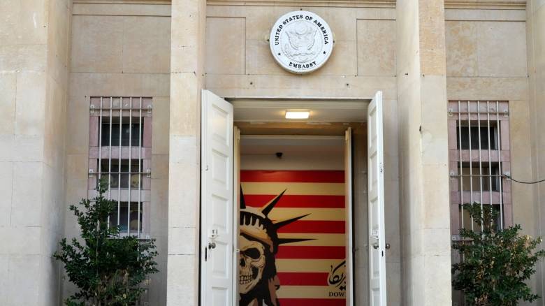 Οι ΗΠΑ βομβάρδισαν την πρώην αμερικανική πρεσβεία στην Τεχεράνη - Βίντεο από το σημείο