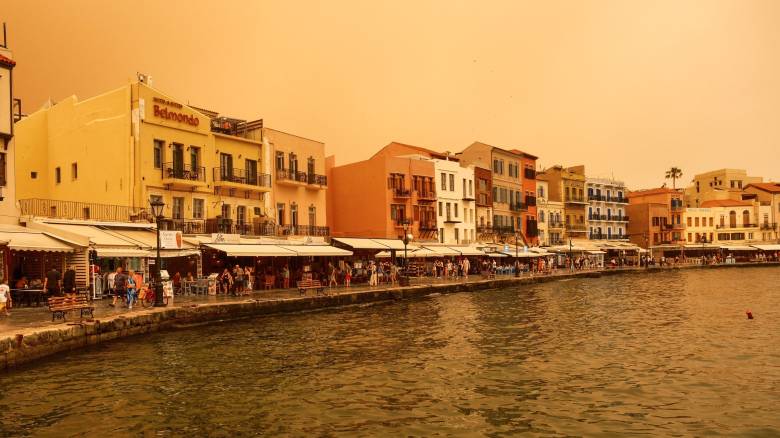 Αφρικανική σκόνη σκεπάζει ολόκληρη την Κρήτη - Απόκοσμες εικόνες και ισχυροί άνεμοι