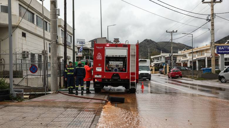 Κακοκαιρία Erminio: Πάνω από 1.100 κλήσεις στην Πυροσβεστική - Εκατοντάδες περιστατικά στην Αττική