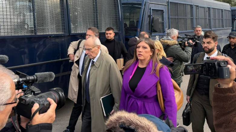 Τέμπη: «Θα δηλώσω αποχή» λέει η πρόεδρος του δικαστηρίου για τα βίντεο - Αιχμές κατά Κωνσταντοπούλου