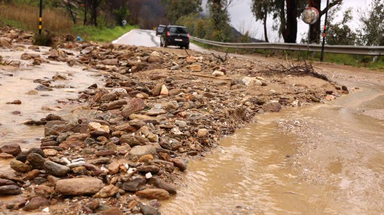«Η απώλεια ζωής επισκιάζει τις καταστροφές»: Ο δήμαρχος Μαραθώνα για τον θάνατο του 55χρονου
