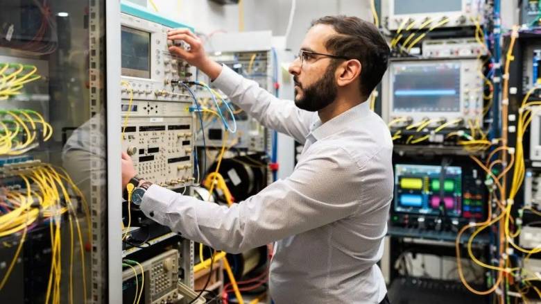 Νέο ρεκόρ με οπτικές ίνες επιτρέπει το ταυτόχρονο streaming 50 εκατομμυρίων ταινιών