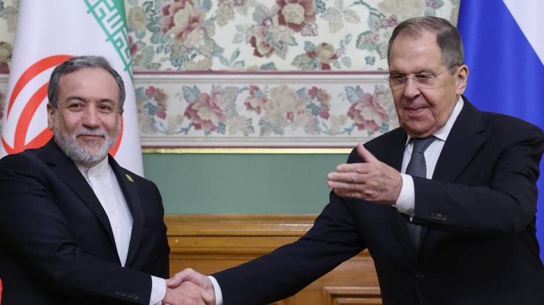 Τηλεφωνική επικοινωνία Λαβρόφ και Αραγτσί για με τον πόλεμο στη Μέση Ανατολή