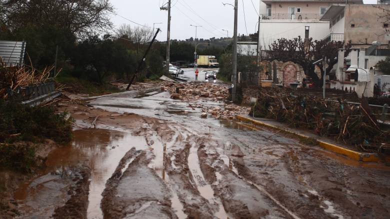Μέχρι αργά τη νύχτα θα σφυροκοπά τη χώρα η κακοκαιρία Erminio: Σαρωτικό πέρασμα από Αττική και νησιά