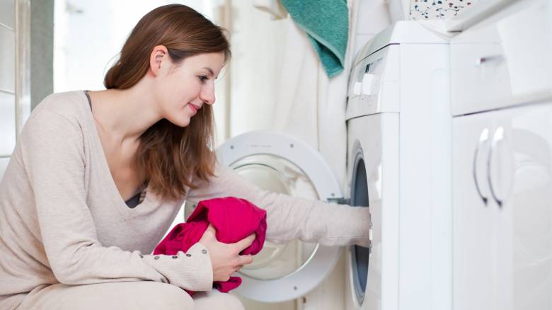 Οι μικρές στιγμές φροντίδας ξεκινούν από απλά πράγματα, όπως το πλύσιμο των ρούχων μας