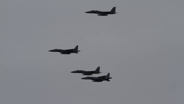 Θρίλερ με την τύχη του πληρώματος του F15 που υποστηρίζει ότι κατέρριψε η Τεχεράνη