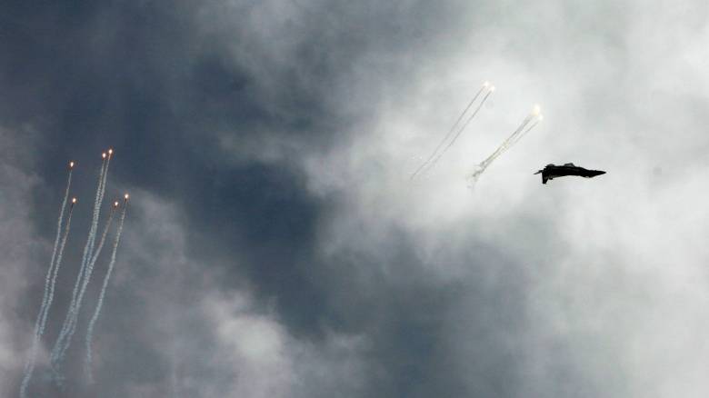 Το Ιράν ρίχνει αμερικανικά μαχητικά, πιλότοι αγνοούνται και η εκεχειρία οδηγείται σε ναυάγιο