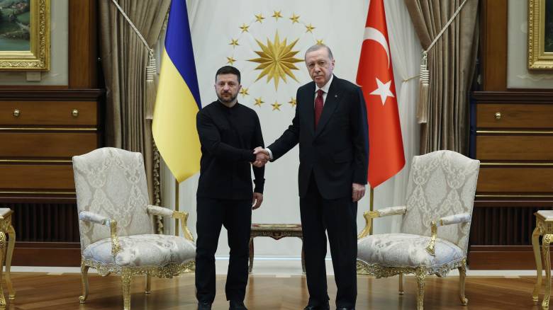 Στην Τουρκία ο Ζελένσκι - Θα συναντηθεί με Ερντογάν και Οικουμενικό Πατριάρχη