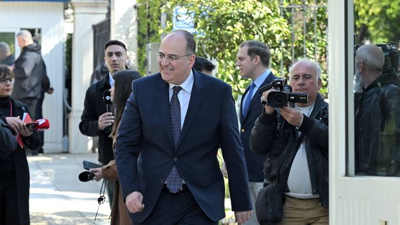 Αποπομπή Λαζαρίδη για την υπόθεση του… «πτυχίου»  ζητούν ΠΑΣΟΚ – ΣΥΡΙΖΑ