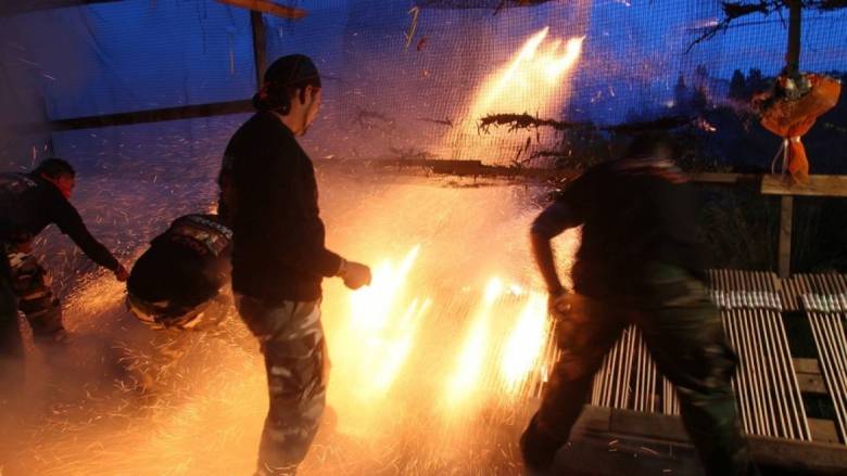 Χίος: Στο νοσοκομείο με σοβαρά εγκαύματα τέσσερα άτομα από έκρηξη αυτοσχέδιων ρουκετών στον Βροντάδο