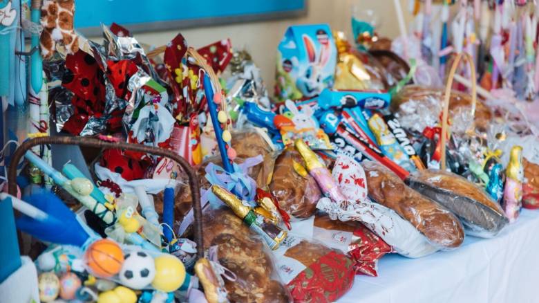 Διανομή πασχαλινών ειδών σε παιδιά ευάλωτων οικογενειών από τον Δήμο Αθηναίων