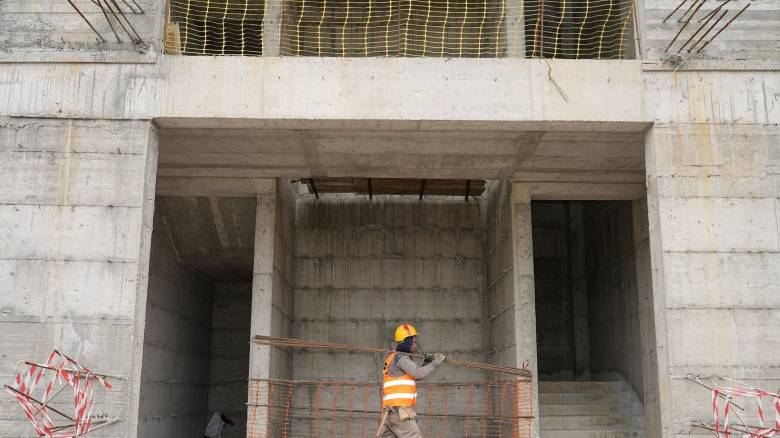 Πότε καταβάλλεται το αδειοδωρόσημο του Πάσχα στους οικοδόμους από τον e-ΕΦΚΑ