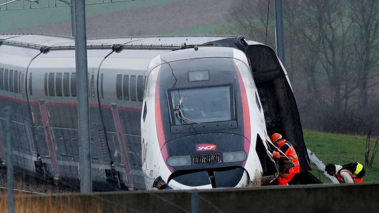 Σύγκρουση τρένου υψηλής ταχύτητας με φορτηγό στη Γαλλία: Νεκρός ο οδηγός - Πάνω από 20 τραυματίες