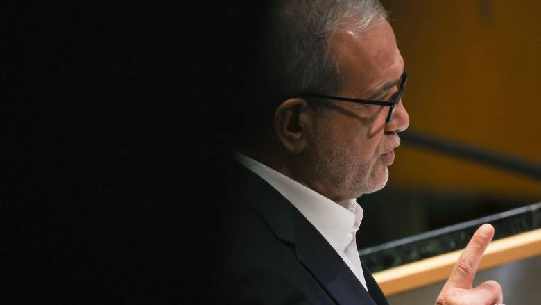 Ρήγμα στην κορυφή του Ιράν: Ο Πεζεσκιάν κατηγορεί τους Φρουρούς ότι τους οδηγούν στην καταστροφή