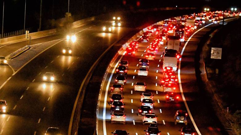 Έξοδος Πάσχα: Πάνω από 60.000 οχήματα έφυγαν σήμερα από την Αθήνα - Γεμάτα αναχωρούν τα πλοία