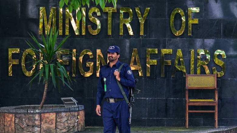 Με «βαριά όπλα» πάνε ΗΠΑ και Ιράν στις συνομιλίες του Πακιστάν - Ηγούνται Βανς και Γκαλιμπάφ