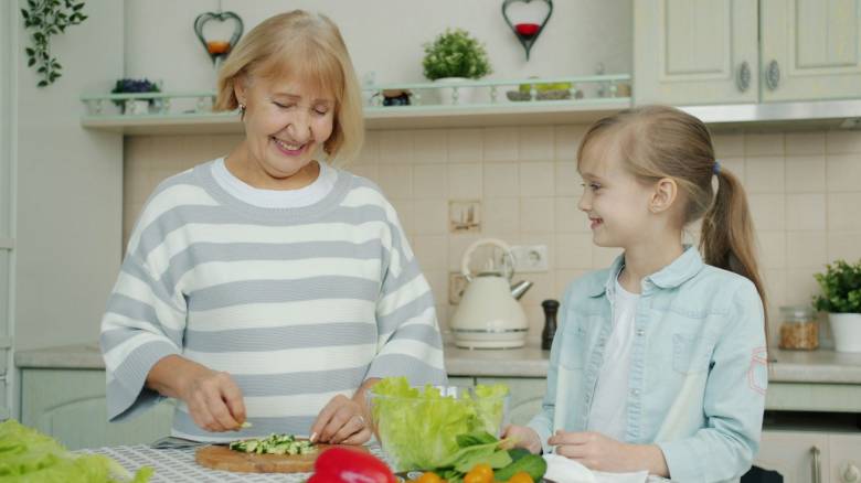 Διατροφή, ύπνος, άσκηση και... αισιοδοξία - Πώς σχετίζονται με τον κίνδυνο εμφάνισης άνοιας