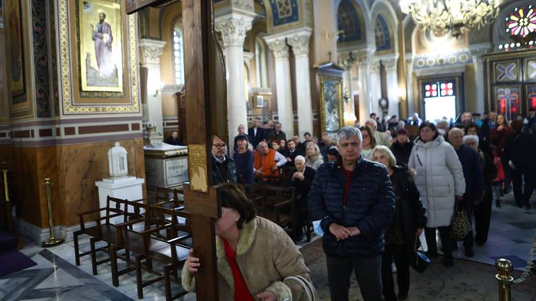 Με κατάνυξη και συγκίνηση η Τελετή Αποκαθήλωσης σε Ελλάδα και Ιεροσόλυμα
