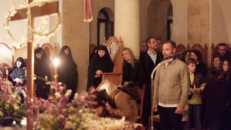 Στα Χανιά για τον Επιτάφιο Κυριάκος Μητσοτάκης και Μαρέβα Γκραμπόφσκι