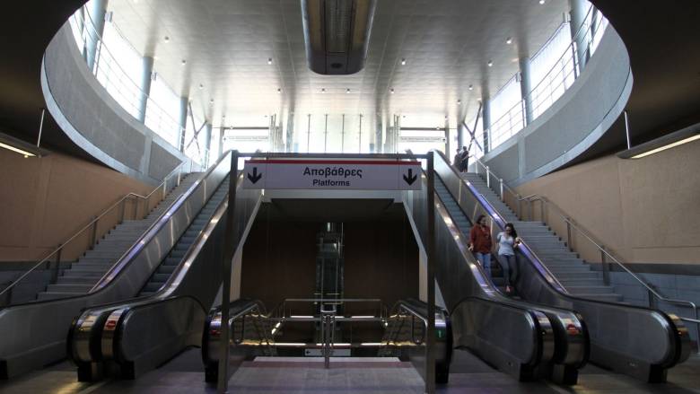 Νωρίτερα αποσύρονται απόψε τα λεωφορεία λόγω Ανάστασης - Τι ώρα κλείνει απόψε το Μετρό