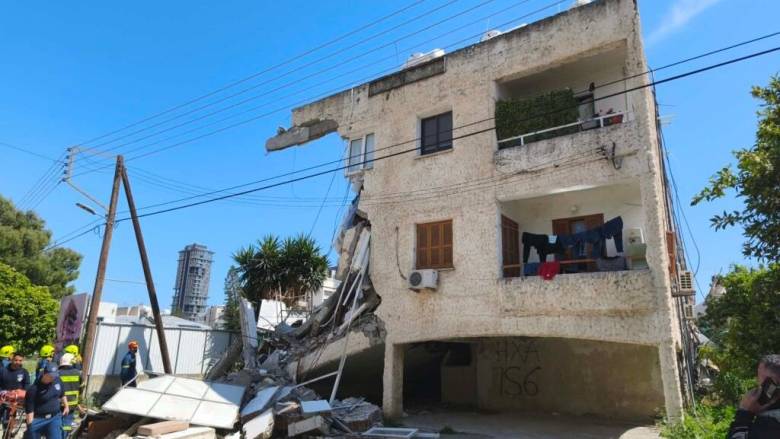 Κύπρος: Τρεις τραυματίες από κατάρρευση διώροφης κατοικίας - Επιχείρηση απεγκλωβισμού για ένα άτομο