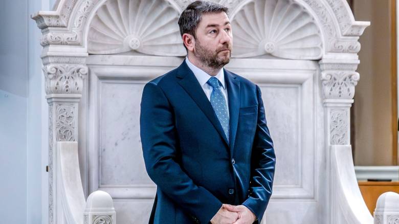 Πασχαλινό μήνυμα Ανδρουλάκη: Η πατρίδα δεν αντέχει άλλο σκοτάδι - Μαζί για την Ελλάδα της ελπίδας