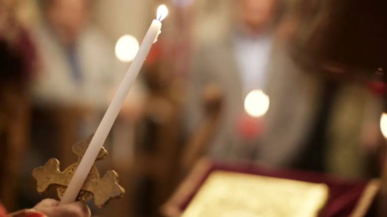 Αντίστροφη μέτρηση για την αφή του Αγίου Φωτός στα Ιεροσόλυμα - Πώς θα φτάσει σε όλη την Ελλάδα