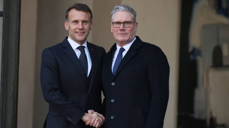 Σύνοδο Κορυφής για τα Στενά του Ορμούζ συγκαλούν Στάρμερ και Μακρόν