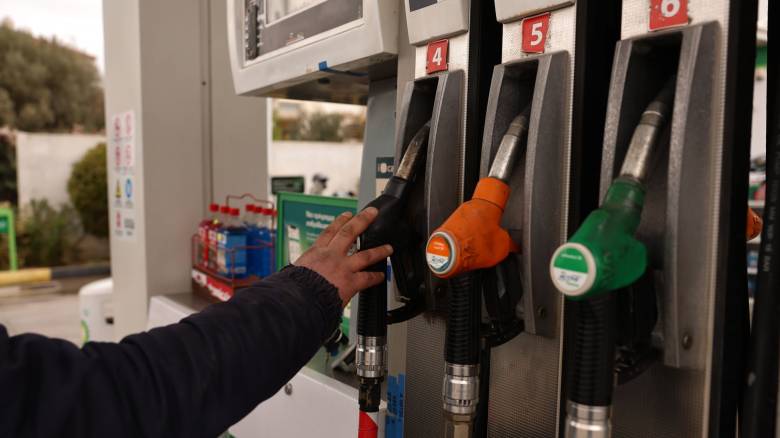 Έως τις 30 Απριλίου ανοιχτή η πλατφόρμα για τις αιτήσεις Fuel Pass - Τα ποσά ανά περιοχή