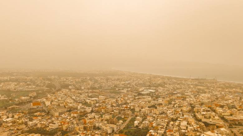 Καιρός: «Κοκτέιλ σκόνης», νοτιάδων και τοπικών βροχών - Στους 25 βαθμούς η θερμοκρασία