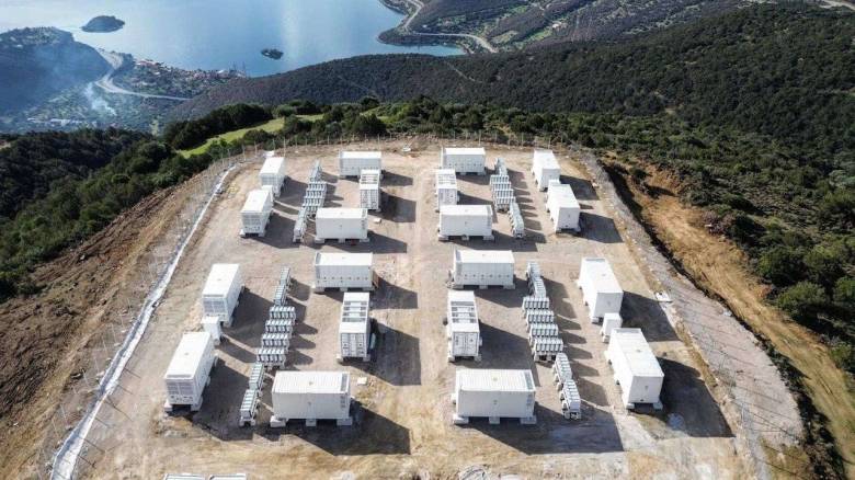 MORE: Σε λειτουργία εισέρχονται τρία από τα πρώτα έργα αποθήκευσης ηλεκτρικής ενέργειας στην Ελλάδα