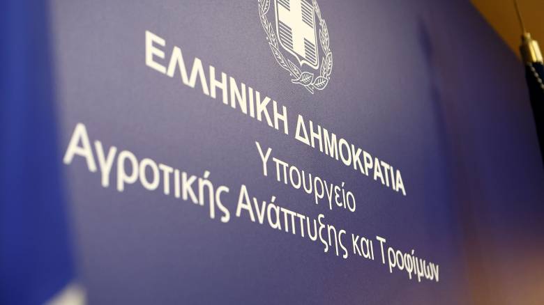 Πρόσκληση Σχοινά στους παραγωγούς της Μυτιλήνης για σύσκεψη στη «σκιά» του αφθώδους πυρετού