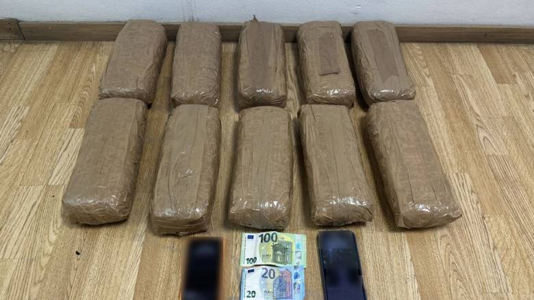 Τους έπιασαν με περισσότερα από 10 κιλά κάνναβης στα διόδια της Ολυμπίας Οδού - Δύο συλλήψεις