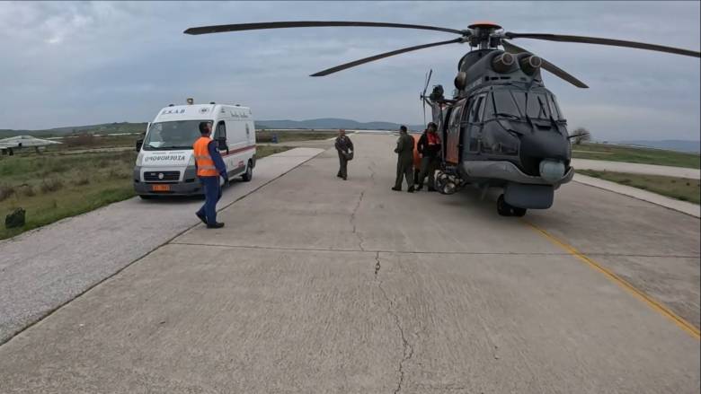 Αεροδιακομιδή ατόμου από κρουαζιερόπλοιο, με Super Puma της Πολεμικής Αεροπορίας