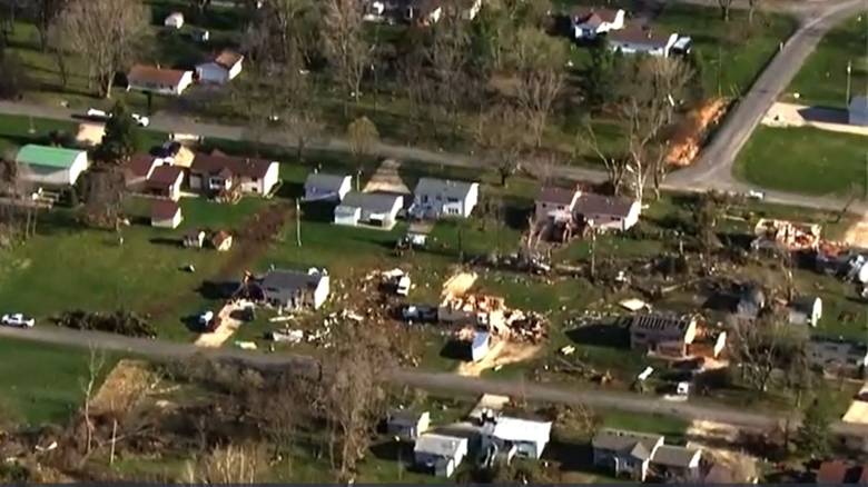 Πλημμύρες και καταστροφές προκάλεσαν πάνω από 20 ανεμοστρόβιλοι στις κεντρικές ΗΠΑ