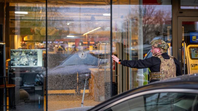 Στους έξι οι νεκροί από την επίθεση οπλοφόρου στο Κίεβο - Ανάμεσά τους και ο δράστης