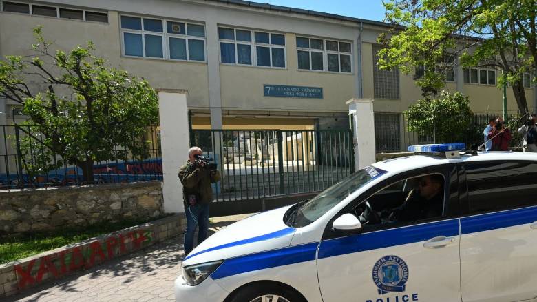 Χαϊδάρι: Πάνω από τέσσερις ώρες κράτησε το χειρουργείο της 13χρονης μαθήτριας - «Ζει από θαύμα»