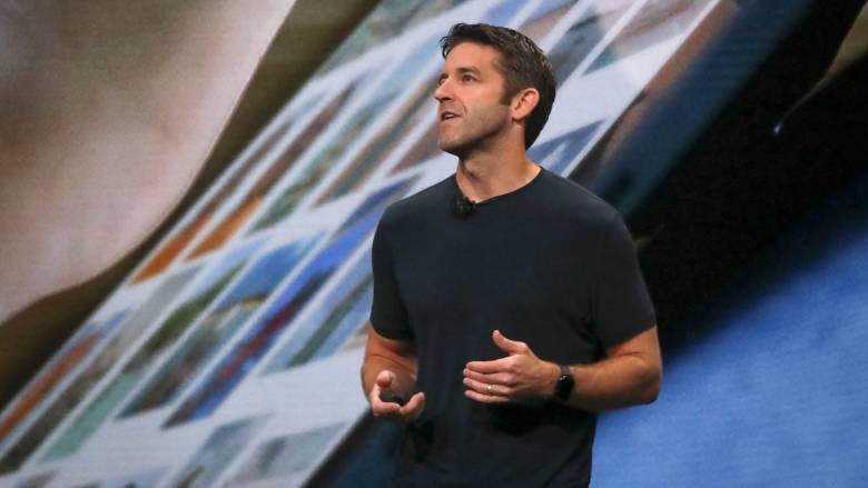 Ποιος είναι ο Τζον Τέρνους, o νέος CEO της Apple, που διαδέχεται τον Τιμ Κουκ