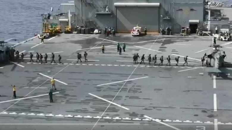 Αμερικανοί πεζοναύτες καταλαμβάνουν τάνκερ - Εικόνες από το νέο ρεσάλτο των ΗΠΑ