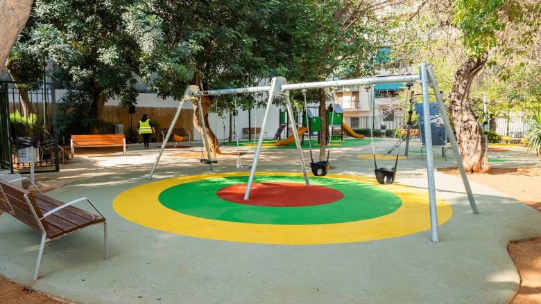 Οκτώ νέες παιδικές χαρές παραδίδει ο Δήμος Αθηναίων - Ασφαλείς και προσβάσιμοι χώροι παιχνιδιού