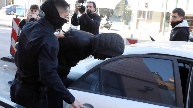 Αποσωληνώθηκε η 16χρονη που είχε παρασυρθεί από οδηγό μηχανής στη Λιοσίων